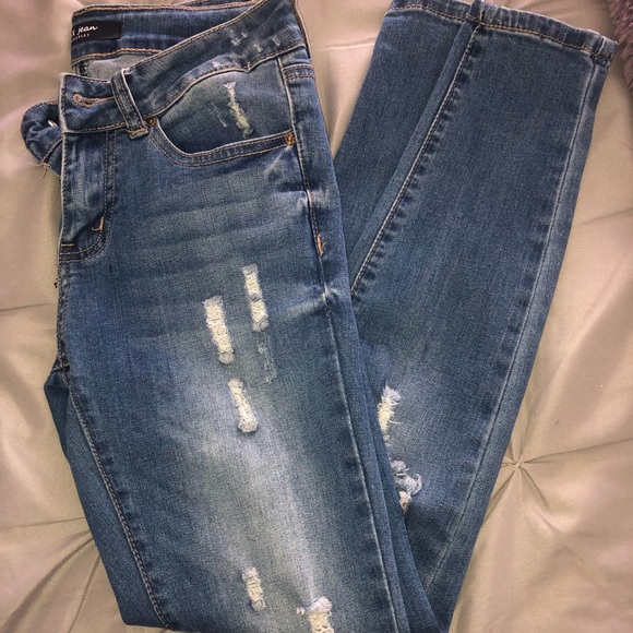 🚨SOLD🚨Low-Rise Ripped Skinny Jeans - Picture 1 of 3